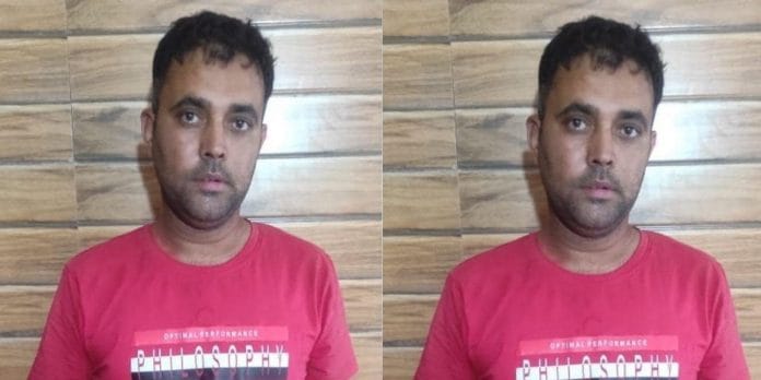Fake inspector caught in Meerut, if he is not admitted to the police, then he started collecting money from people by becoming a fake inspector Fake inspector caught in Meerut, if he is not admitted to the police, then he started collecting money from people by becoming a fake inspector