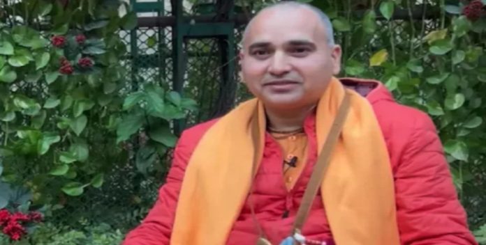 Picsart_22-10-02_19-17-56-828 IIT Delhi Gold Medalist Sandeep Kumar Bhatt left job worth lakhs, became a monk