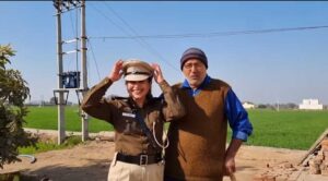 Daughter came to meet her father in the farm after becoming a sub-inspector, video went viral