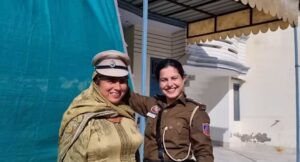 Daughter came to meet her father in the farm after becoming a sub-inspector, video went viral