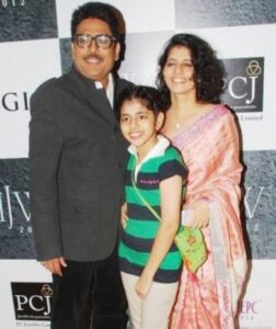 See Shailesh Lodha's real life wife