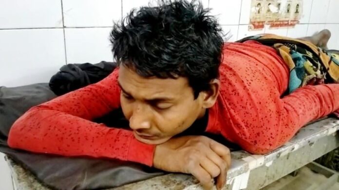 The young man reached the hospital and said that a snake entered his stomach through the private part. The young man reached the hospital and said that a snake entered his stomach through the private part.