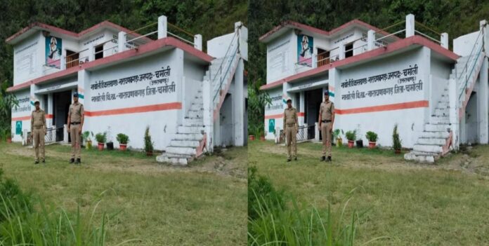 When roads were not built in two villages of Chamoli Garhwal, the villagers boycotted the elections When roads were not built in two villages of Chamoli Garhwal, the villagers boycotted the elections